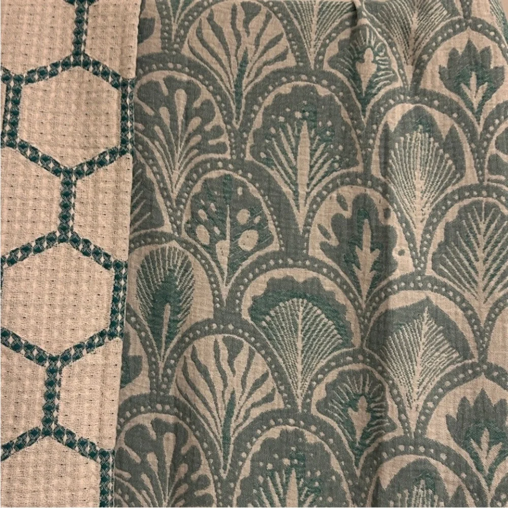 Succulent Bath Beach Towel in Teal Green Ecru White Modern Woven Design 38 x 72 - Picture 7 of 16